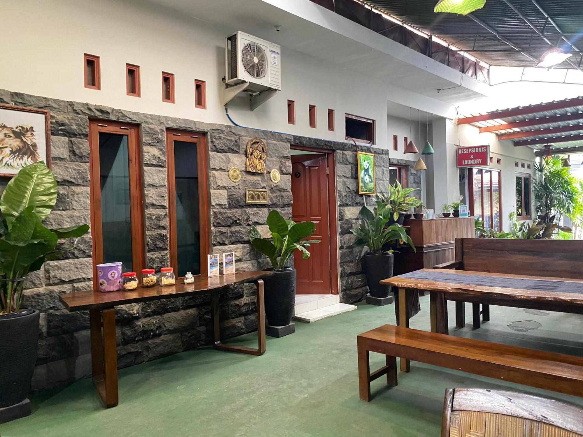Ada Homestay Magelang Extérieur photo