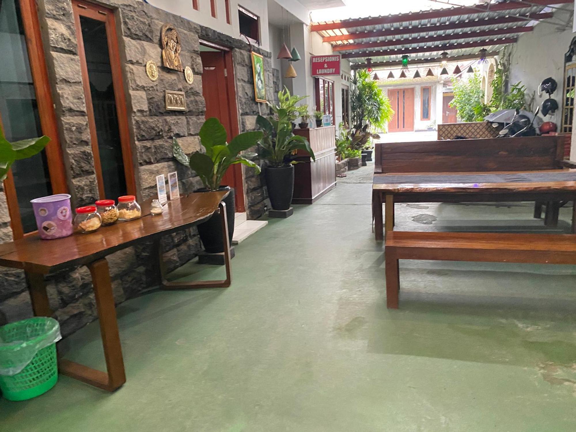 Ada Homestay Magelang Extérieur photo